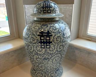 d Decorative Blue and White Porcelain Ginger Jar