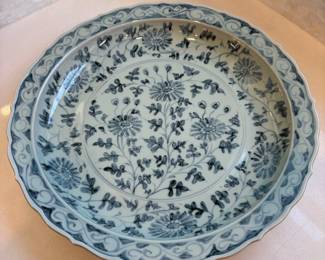 d Large blue and white decorative platter
