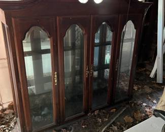 Glass cabinet for side buffet 