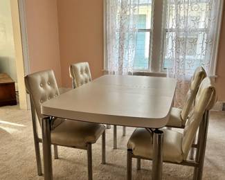 Vintage MCM Formica table w chairs 
