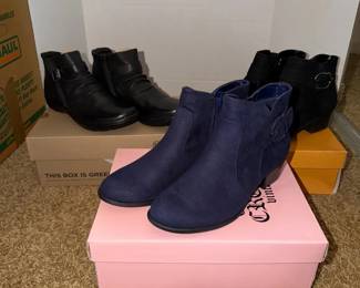 Womens Boots  Size 9 Brand New