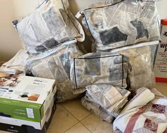 Grey Twin Bed Set  TempurPedic Pillows