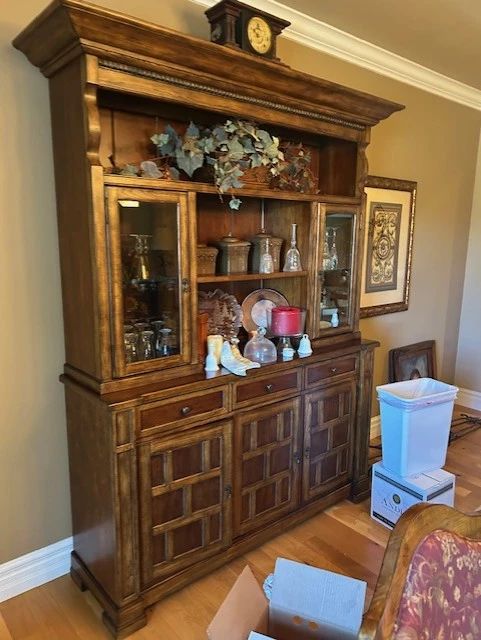 CHINA HUTCH