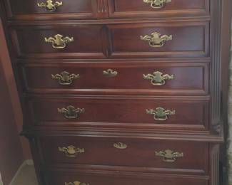 Bassett Furniture Eden House Cherry drawer Dresser