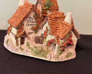 David Winter Cottages "The Green Dragon Pub"