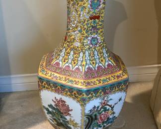 Chinese Famille Rose Porcelain Vase with Floral and Bird Motif