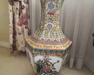 Antique Chinese Famille Rose Porcelain Vase