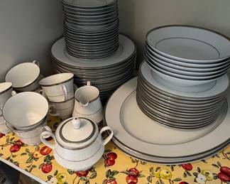 Noritake Regina Platinum Dinnerware 62 piece Set