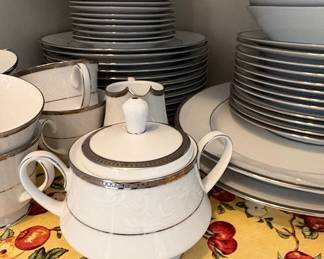 Noritake Regina Platinum Dinnerware 62 piece Set