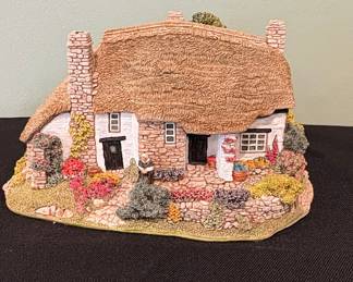 Lilliput Lane Old Mother Hubbard's Cottage