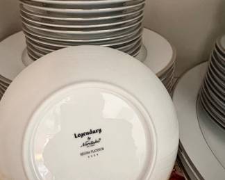 Noritake Legendary Regina Platinum 4324 China Set