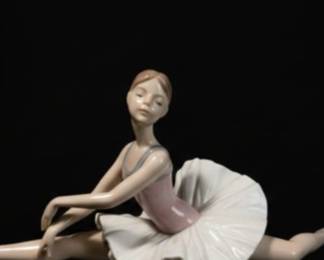 Lladro Porcelain Figurine - Ballerina stretching
