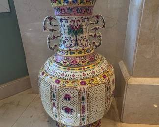 Qianlong Period Famille Rose Reticulated Vase