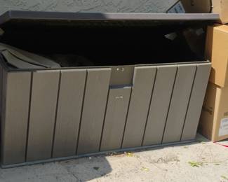 Lifetime Gallon Deck Box