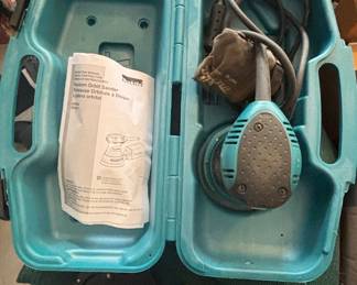 Makita BO5041 Random Orbit Sander with Case and Manual