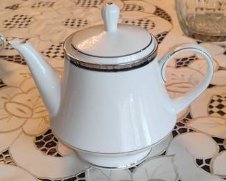 Noritake Toorak Noir Teapot