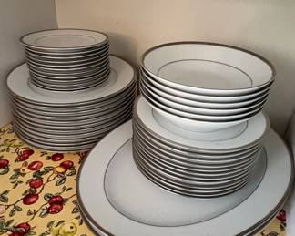 Noritake Legendary Regina Platinum 4324 China Set