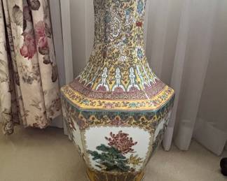 Antique Chinese Famille Rose Porcelain Vase