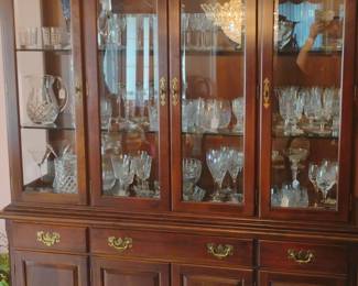 Vintage Thomasville Furniture Winston Court Collection Solid Cherry China Cabinet with Glassware
