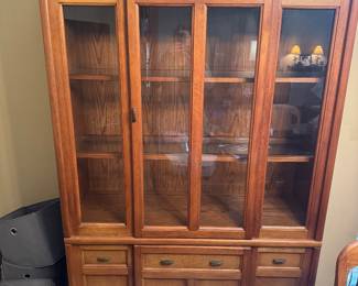  China cabinet 