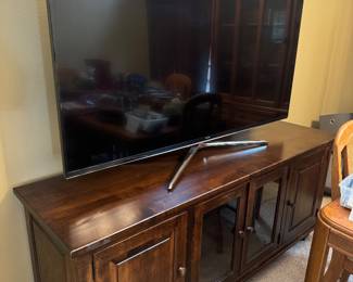 TV console and TV 