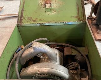 Vintage Black & Decker Industrial Circular Saw w/ Original Metal Case  Classic vintage Black & Decker circular saw set housed in its original green metal job box.  This is a solid, old-school contractor setup with incredible industrial character. Perfect for collectors, workshop use, or as a unique display piece.