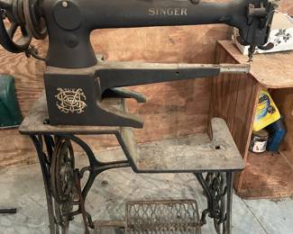 Antique Singer 29K73 Leather Patcher Sewing Machine (Industrial): Rare vintage Singer 29K73 patcher sewing machine with cast iron treadle base.  This is a highly sought-after industrial machine used for leatherwork, boot repair, saddlery, and upholstery. Known for its rotating head, it can sew in tight and hard-to-reach areas that standard machines can’t.