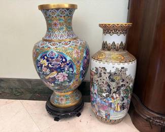 1000  2 Decorative Vases
