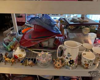 2508  Decorative Cups, Decorative Tea Pots