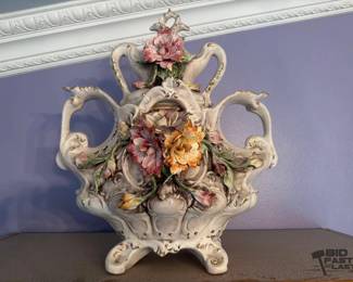 2029  Decorative Capodimonte Porcelain Vase