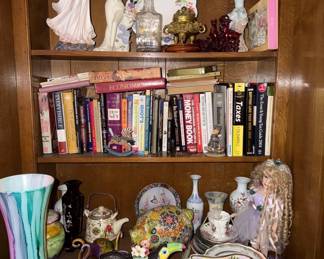 2462  Books, Statues, and Vases