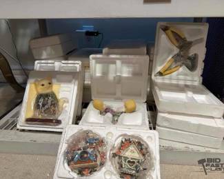 2228  17 Animal Sculptures