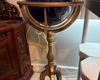 2216  360 Globe and Stand