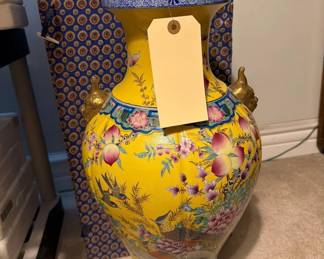 2230  Decorative Vase And Vase Box