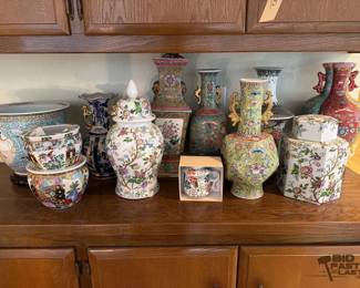 2302  Decorative Vases