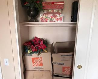 1400  Christmas Decorations