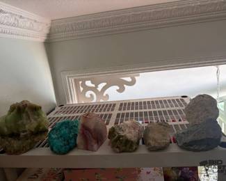 2400  Rocks, Crystals, Geode