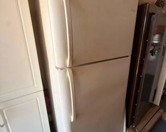 4012  Frigidaire Refrigerator