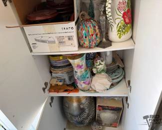 4008  Decorative Vases and Plates