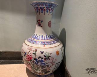 1312  Decorative Vase