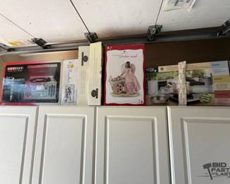 4002  Crosley Entertainment Center, Graces Teaware