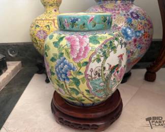 1021  3 Decorative Vases