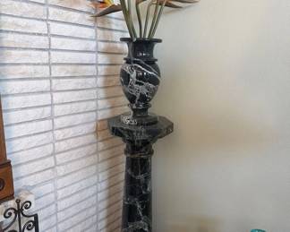1020  2 Marble Pedestals with 2 Marble Vases