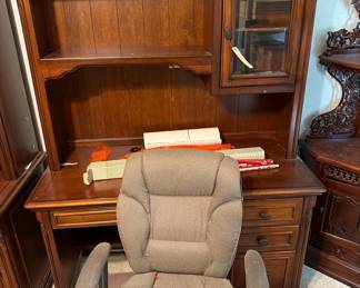 2212  Desk and Office Chair