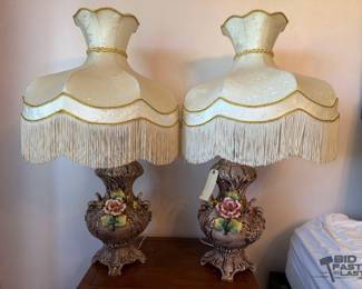 2018  2 Capodimonte Decorative Porcelain Lamps