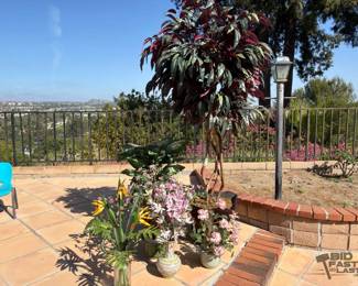 3010  Fake Plants and Glass Flowers