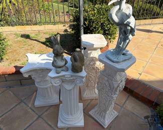 3004  5 White Pillars and 3 Statues