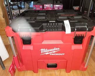 Milwaukee PACKOUT 22 in. XL Tool Box