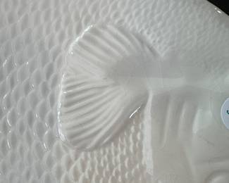 R64 - $30 Set of Fish Dishes. Style-Eyes by Baum Bros. All pieces have crazing but great serving pieces!