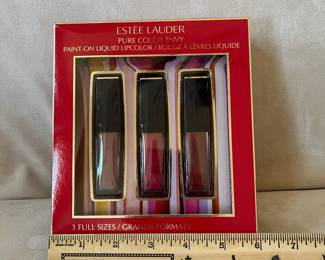 R55 - $15. Estee Lauder Pure Color Envy. Paint-On Liquid Lipcolor. 